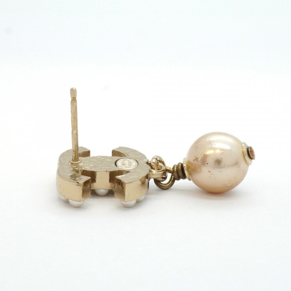 CHANEL Gold Pearl Logo Earrings - Picture 3 of 8